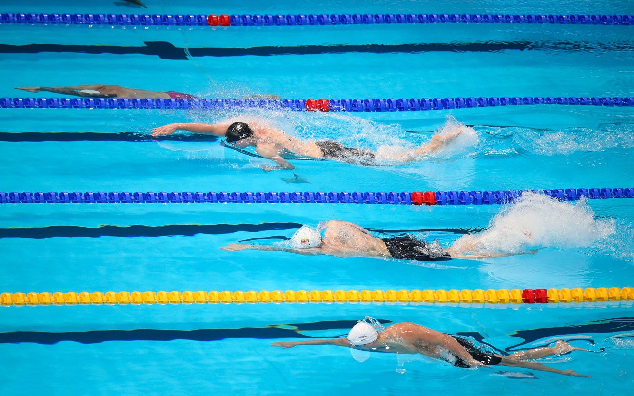 « الكويتي» يكسر رهبة «التتابع العربية» في مونديال السباحة